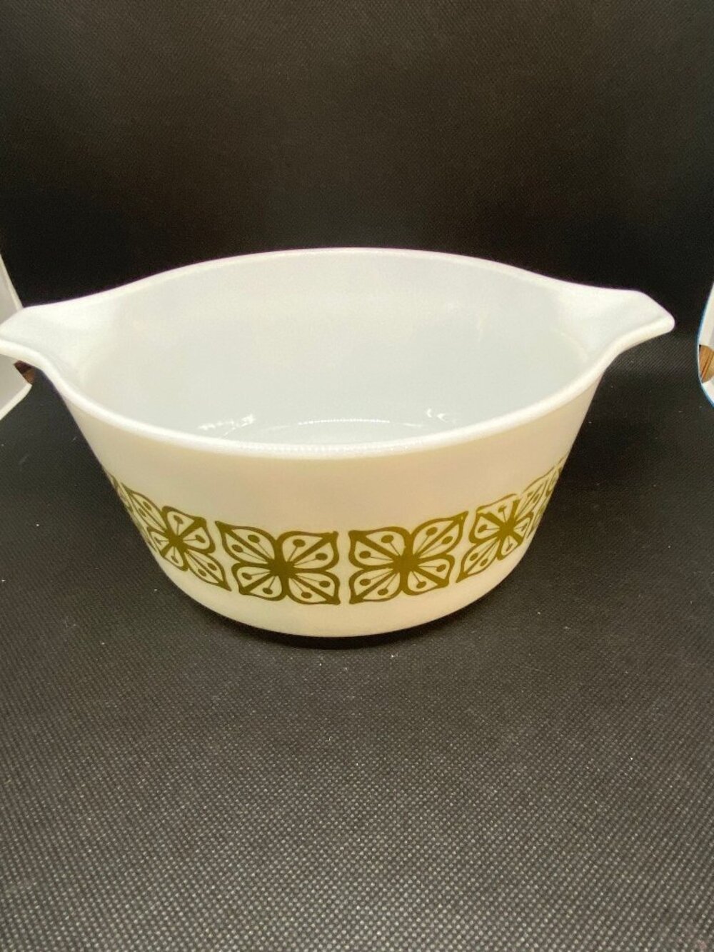 Pyrex Handled Bowl Verde Square Flowers 474-B     1 1/2 QT